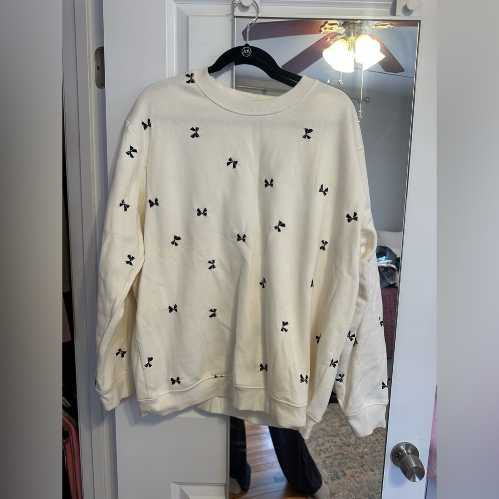Bow Embroidered Crew Neck